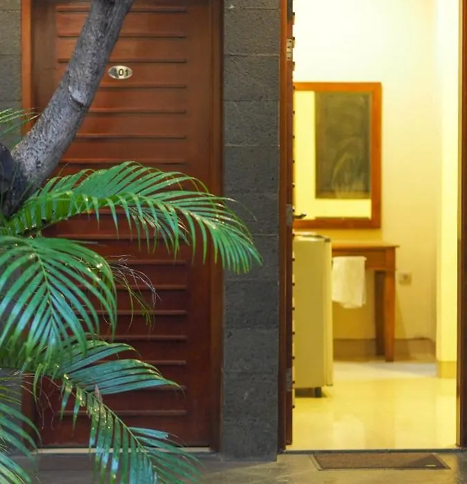 Rhiz Guest House Tebet-1